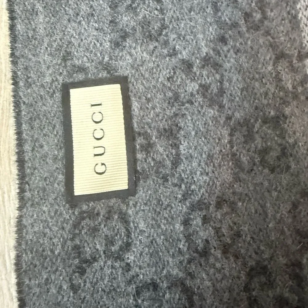 Brand new Gucci Gray Cashmere Scarf / shawl with box and tag unisex